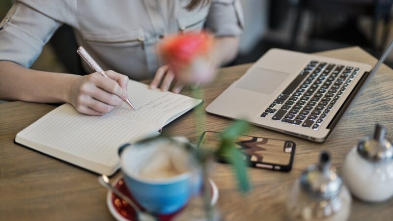 Les bienfaits du journaling sur le bien-être mental